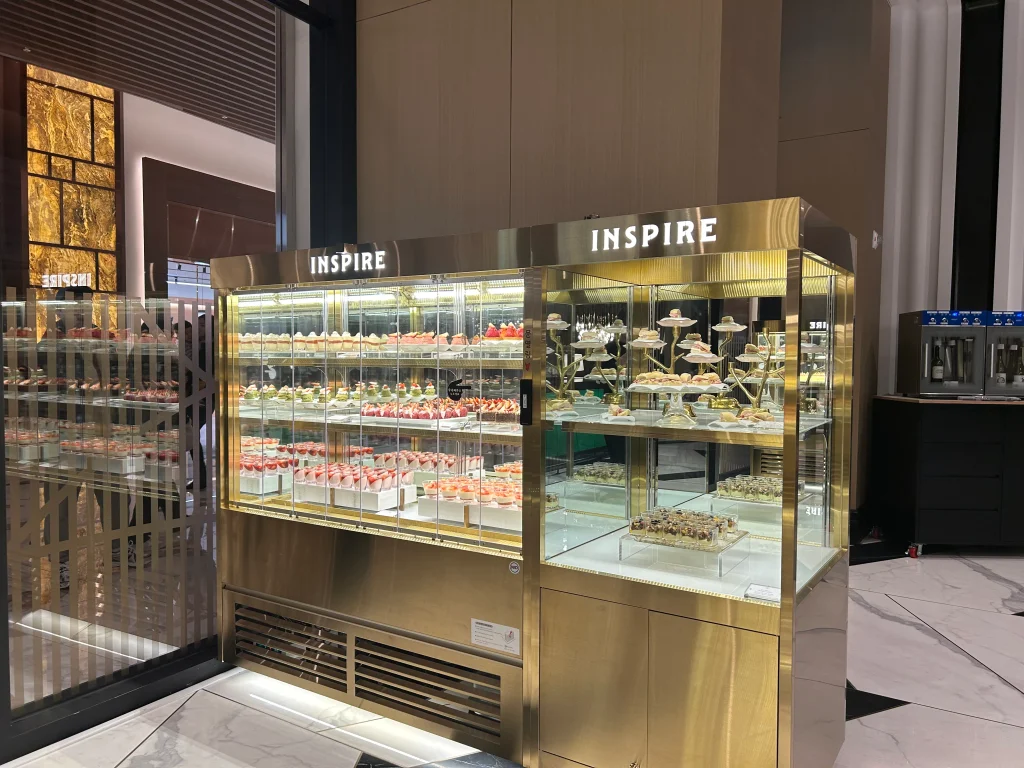 インスパイアホテル館内レストランのデザートショーケース